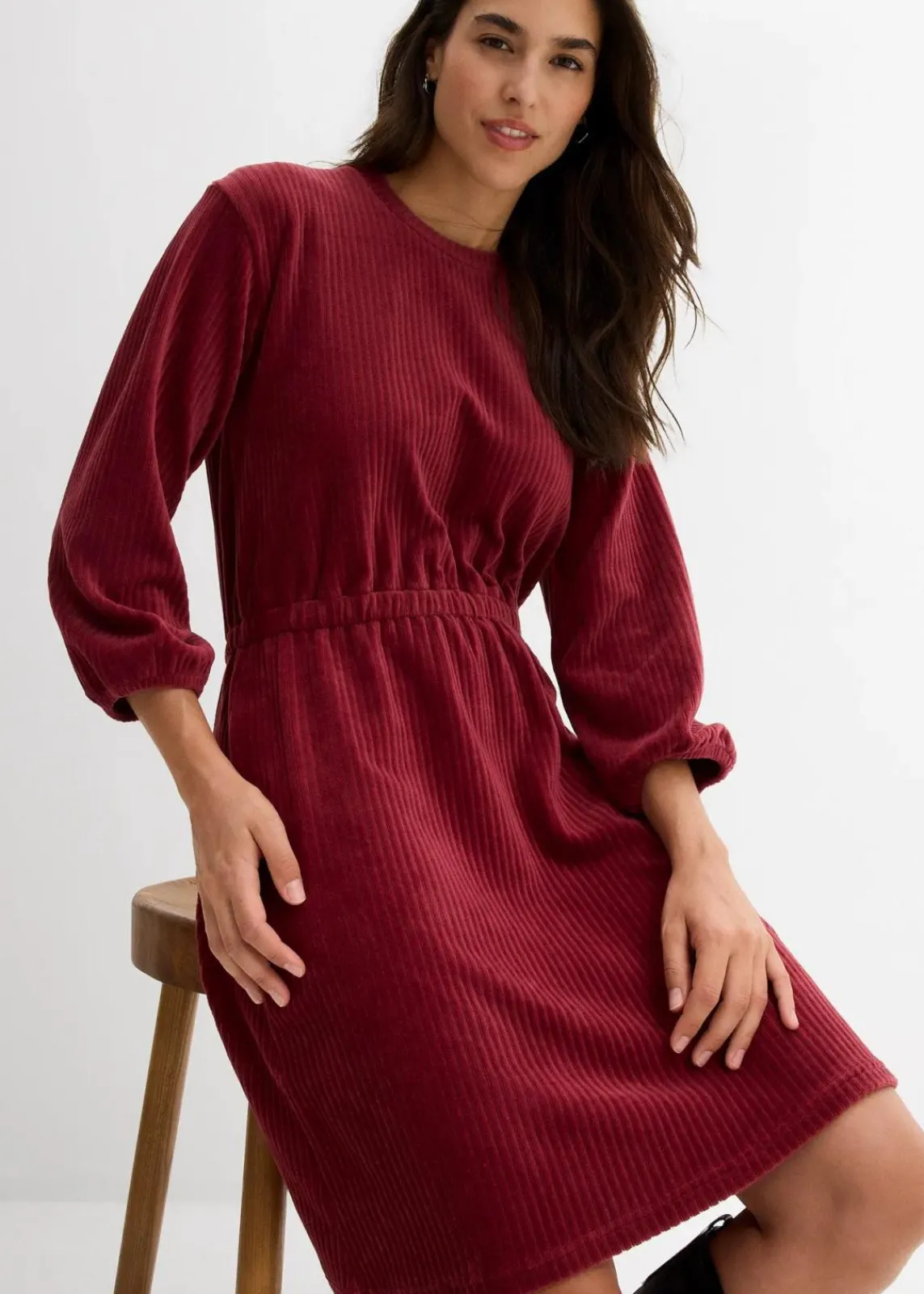 bonprix Kleider|Bekleidung·Pullover & Strickjacken^Kleid aus Jersey-Cord rubinrot