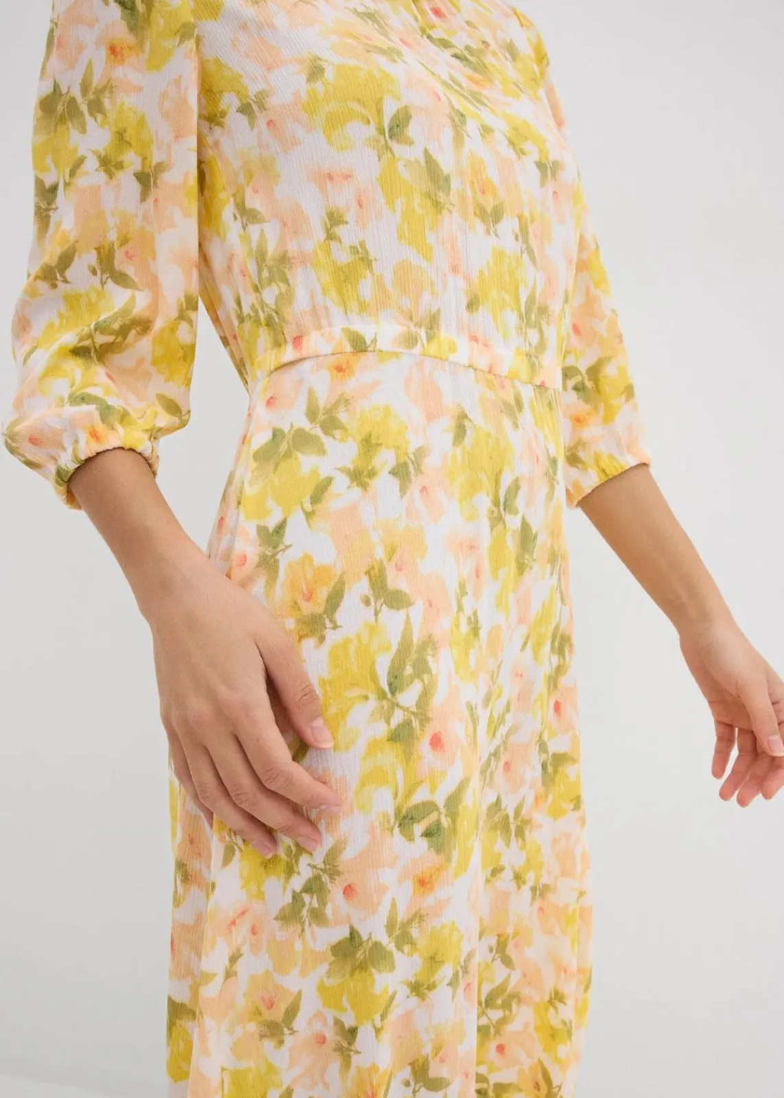 bonprix Bekleidung·Pullover & Strickjacken|Kleider^Kleid aus strukturiertem Crinkle weiß/tulpengelb/mattpistazie/helllachs/melba/limone/moosgrün floral