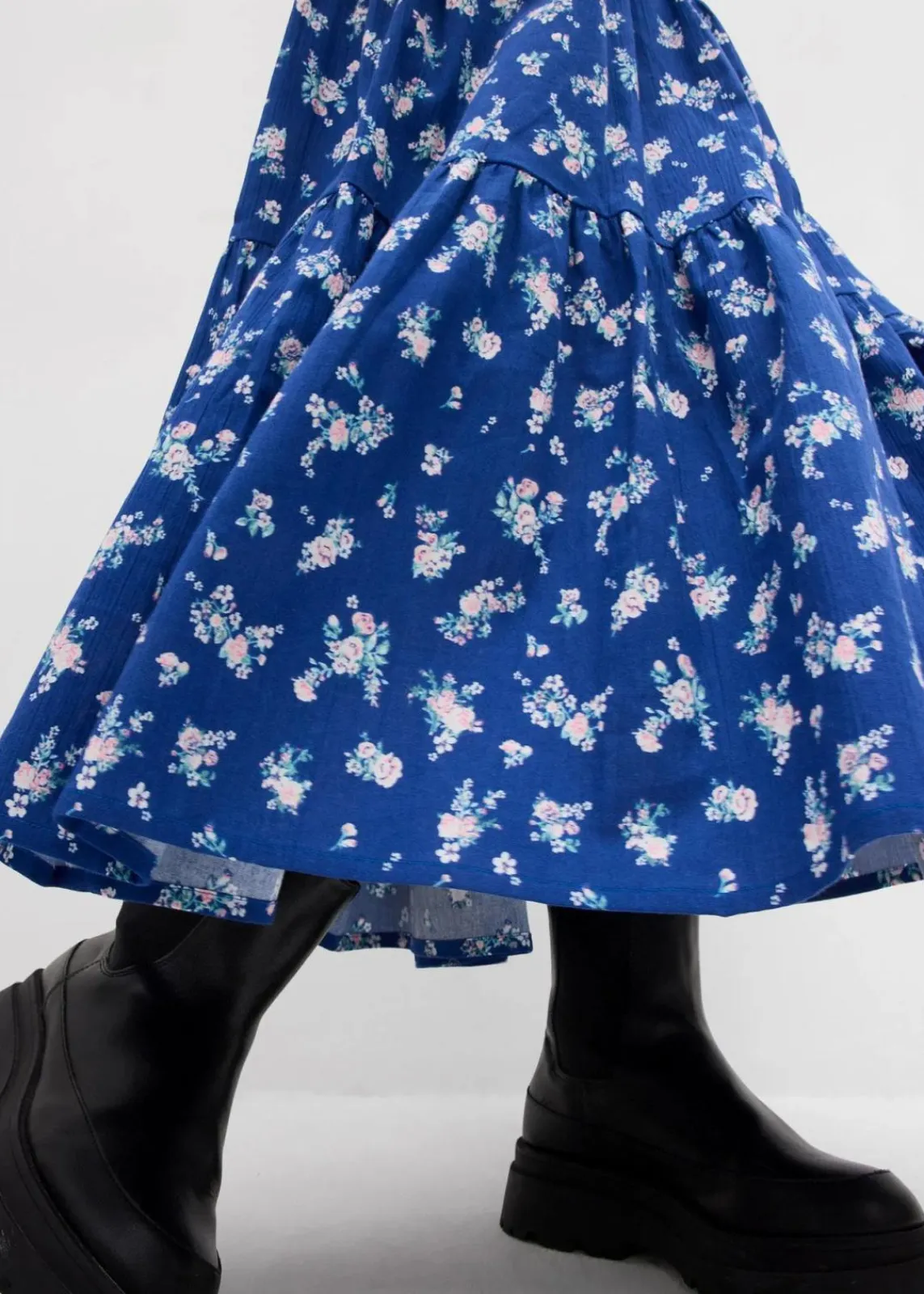 bonprix Kleider|Bekleidung·Pullover & Strickjacken^Kleid mit kurzen Ärmeln enzianblau/topazblau/hellblau geblümt