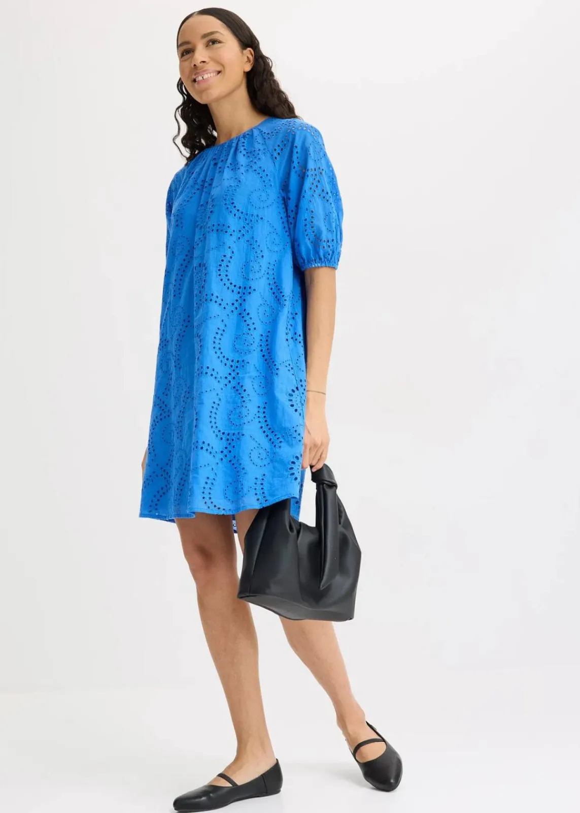 bonprix Kleider^Kleid mit Lochstickerei gletscherblau