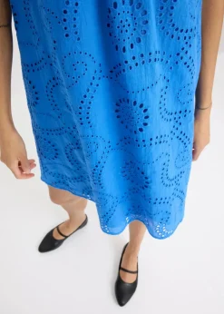 bonprix Kleider^Kleid mit Lochstickerei gletscherblau