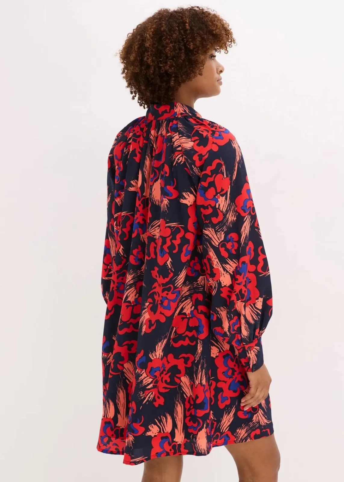 bonprix Bekleidung·Pullover & Strickjacken|Kleider^Kleid mit Schluppenkragen dunkelblau/rot floral