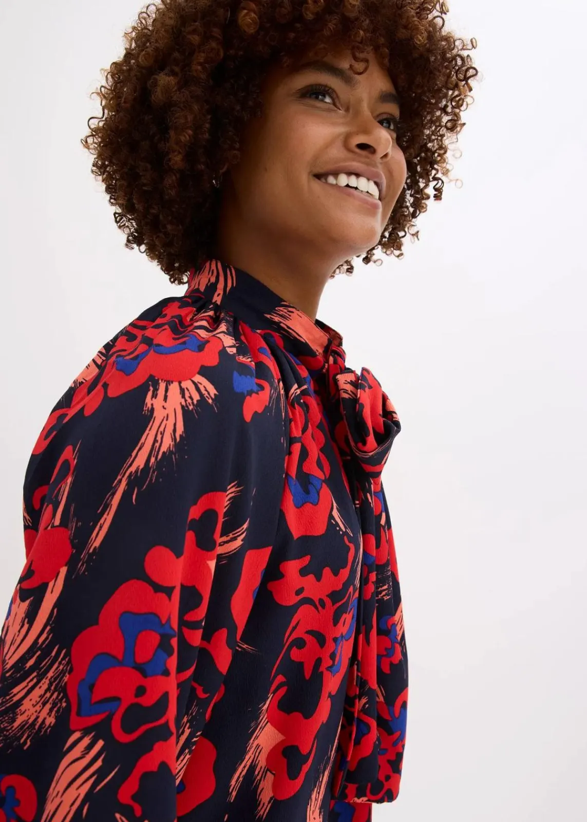 bonprix Bekleidung·Pullover & Strickjacken|Kleider^Kleid mit Schluppenkragen dunkelblau/rot floral