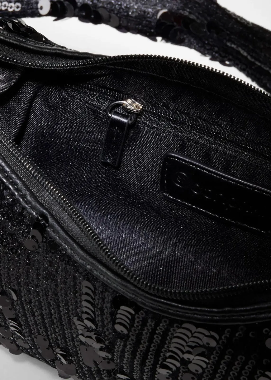 bonprix Taschen^Kleine Handtasche mit Pailletten schwarz