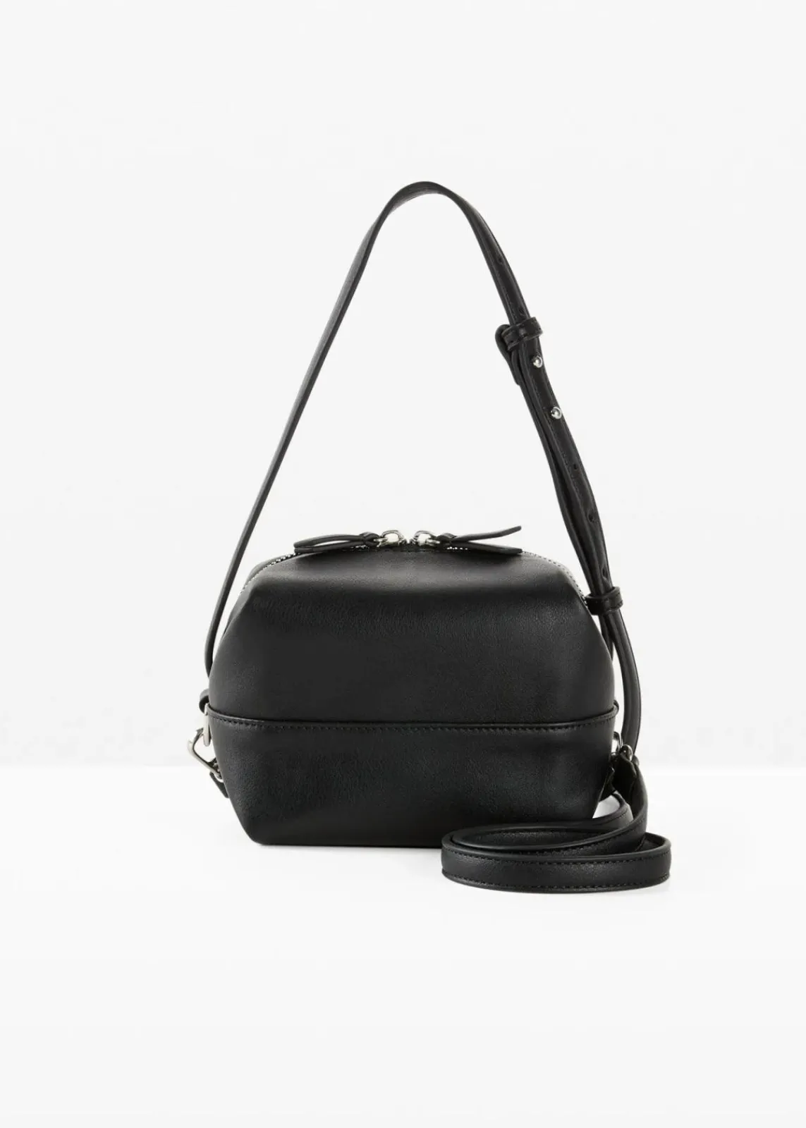 bonprix Taschen^kleine Umhängetasche schwarz