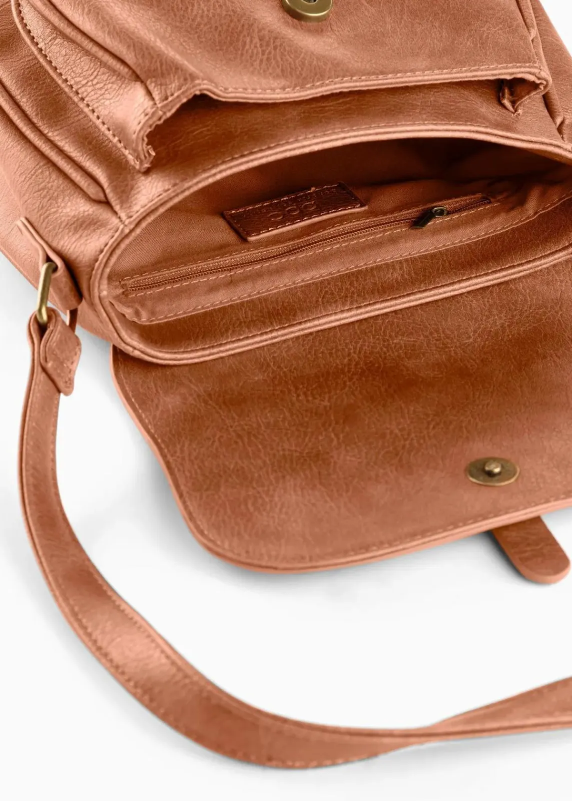 bonprix Taschen^kleine Umhängetasche mit Schnallendetail cognac
