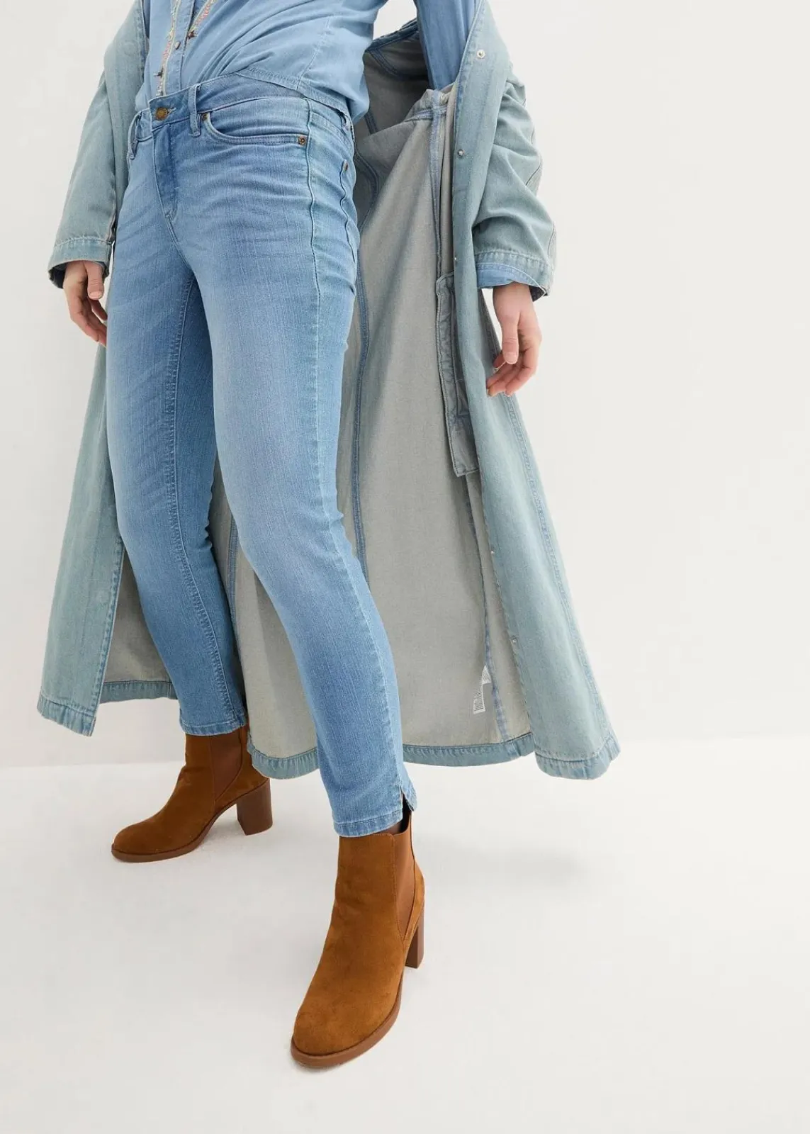bonprix Bekleidung·Shirts & Tops|Jeans^Komfort-Stretch-7/8-Jeans mit Schlitz hellblau denim used