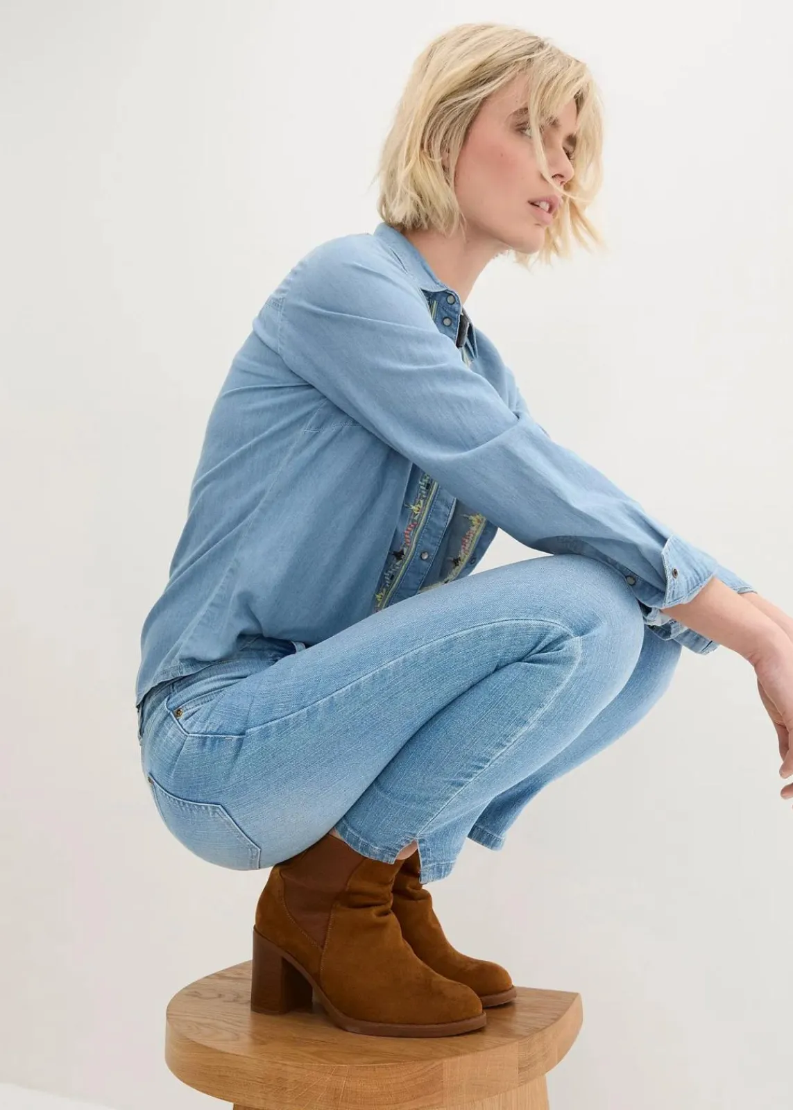 bonprix Bekleidung·Shirts & Tops|Jeans^Komfort-Stretch-7/8-Jeans mit Schlitz hellblau denim used