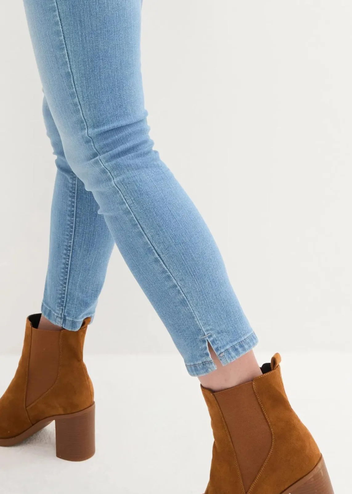 bonprix Bekleidung·Shirts & Tops|Jeans^Komfort-Stretch-7/8-Jeans mit Schlitz hellblau denim used