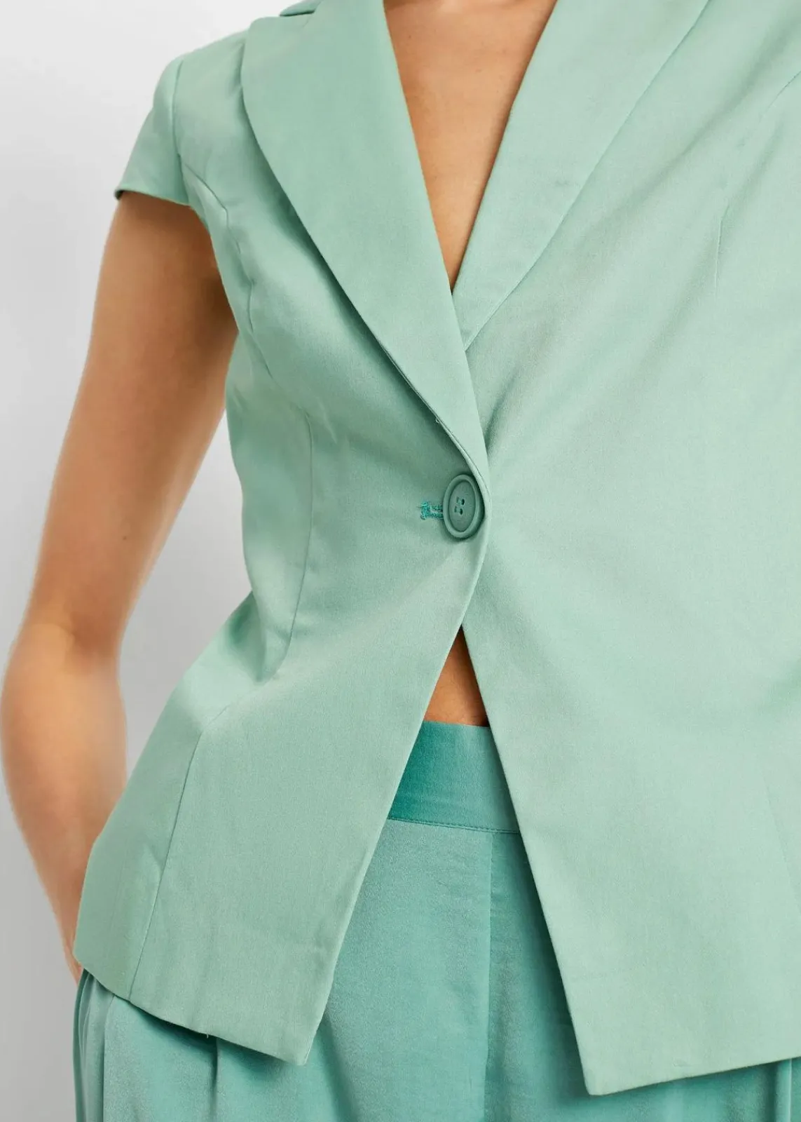 bonprix Bekleidung·Basics|Blazer^Kurzarm Blazer aus Baumwollsatin salbeigrün