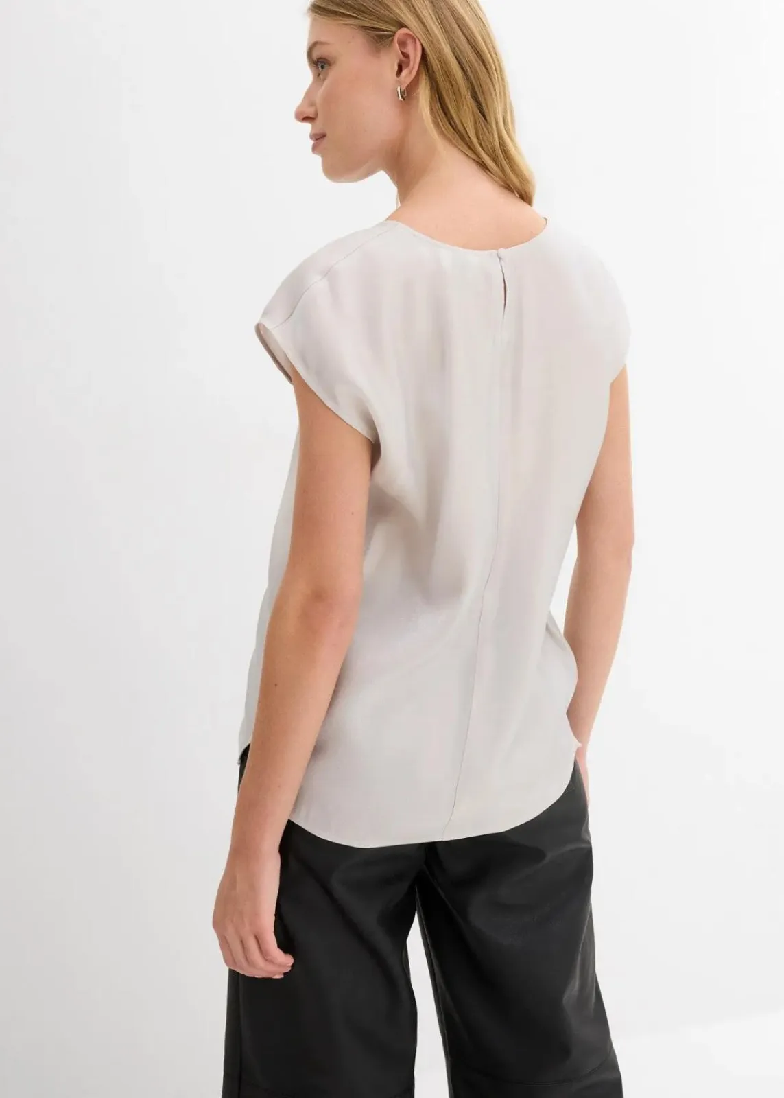 bonprix Blusen & Tuniken|Bekleidung·Jacken & Mäntel^Kurzarmbluse aus glänzendem Satin silber