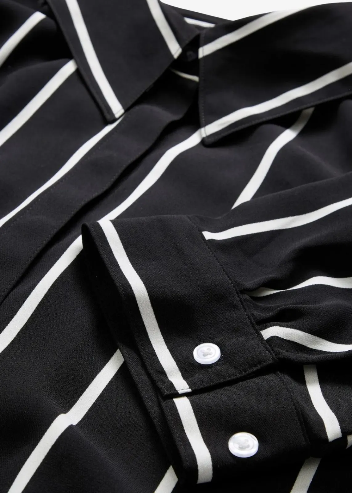 bonprix Bekleidung·Jacken & Mäntel|Blusen & Tuniken^Kurzarmbluse aus strukturiertem Crêpe schwarz/wollweiß gestreift