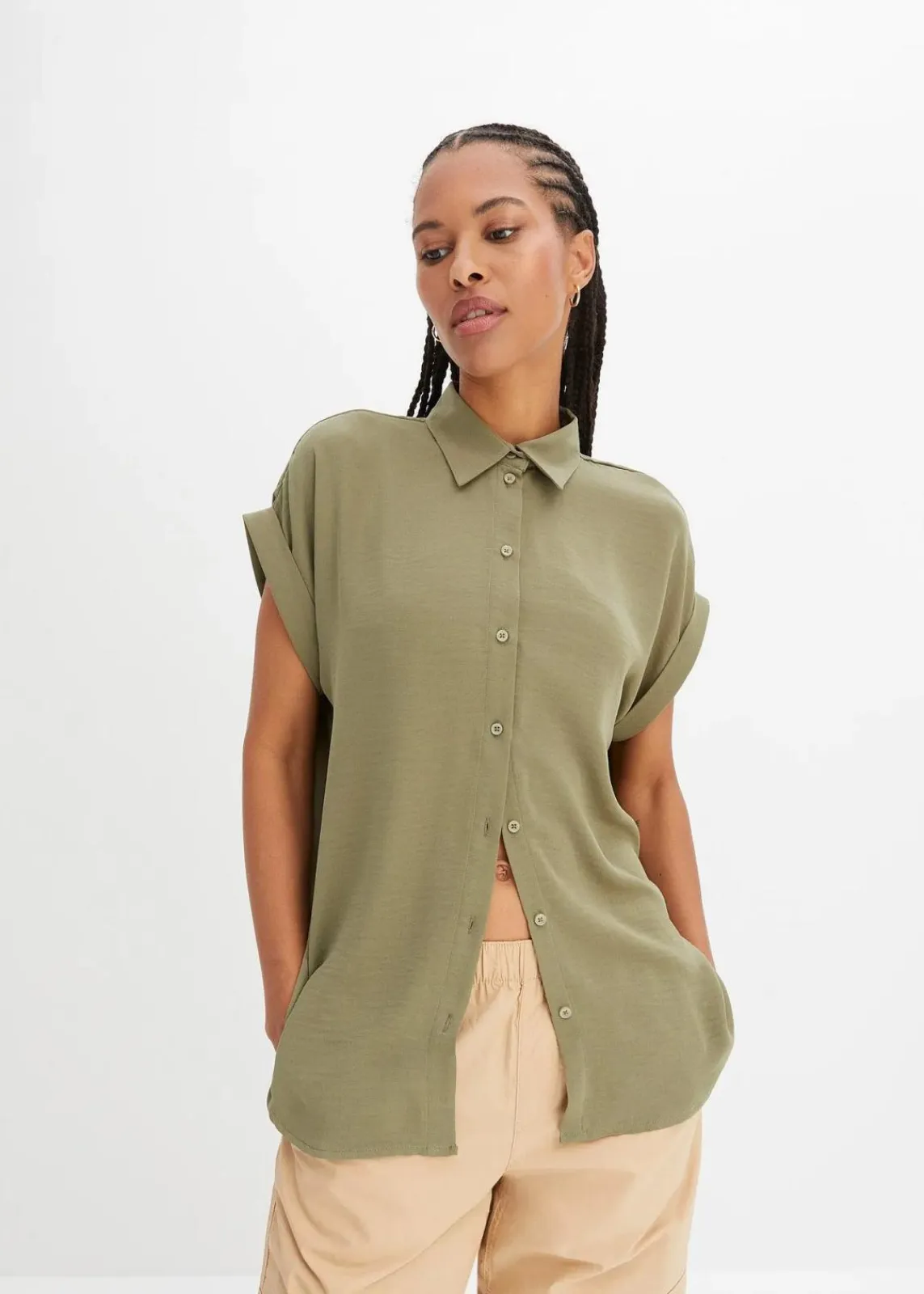 bonprix Blusen & Tuniken|Nachhaltigere Materialien^Kurzarmbluse mit recyceltem Polyester oliv