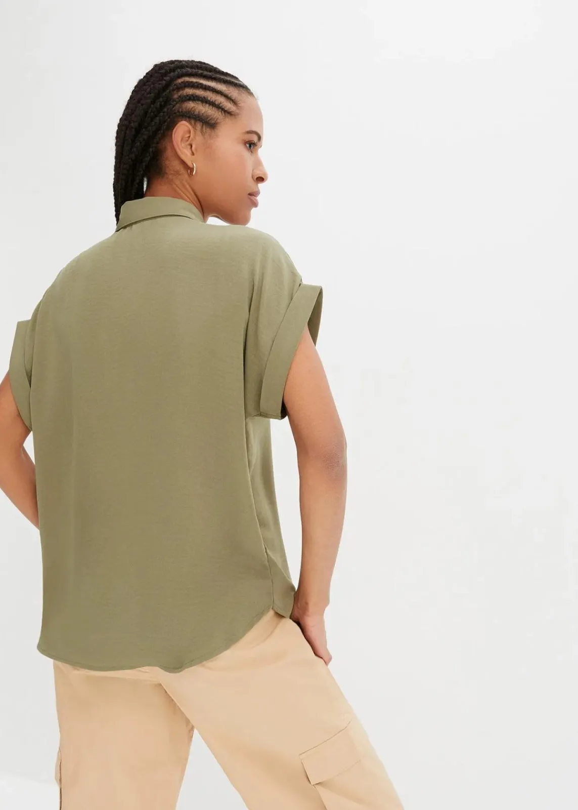 bonprix Blusen & Tuniken|Nachhaltigere Materialien^Kurzarmbluse mit recyceltem Polyester oliv