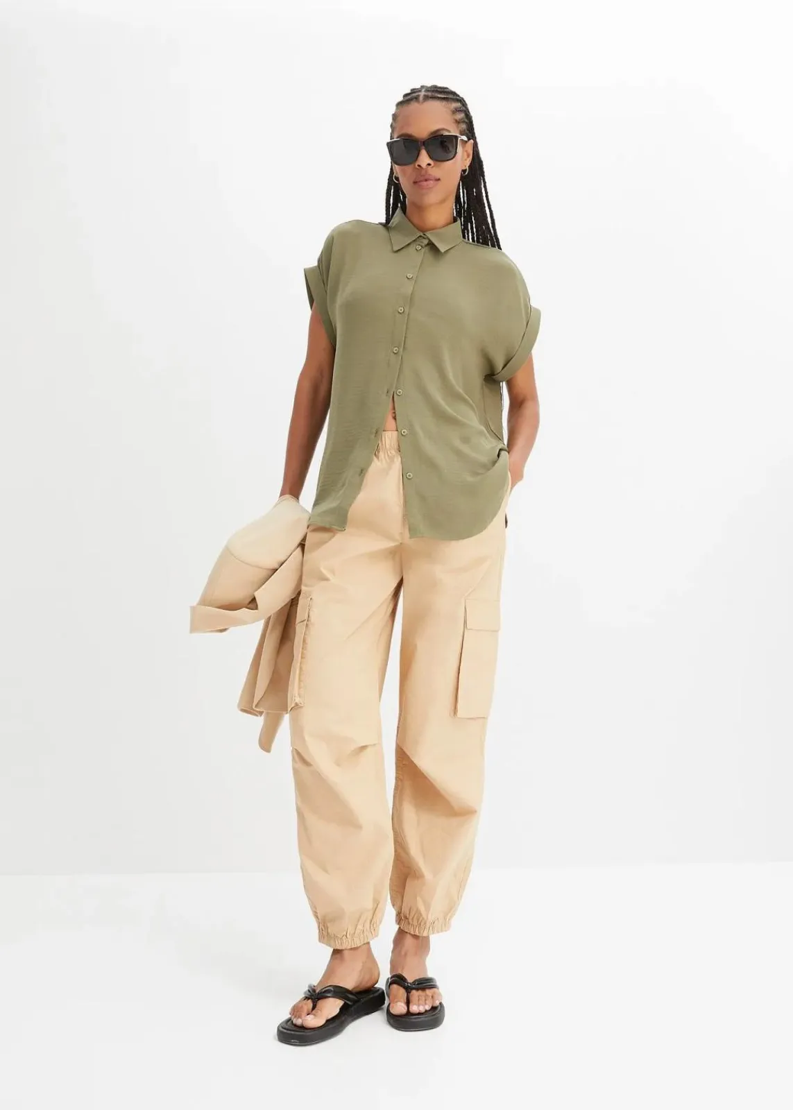 bonprix Blusen & Tuniken|Nachhaltigere Materialien^Kurzarmbluse mit recyceltem Polyester oliv
