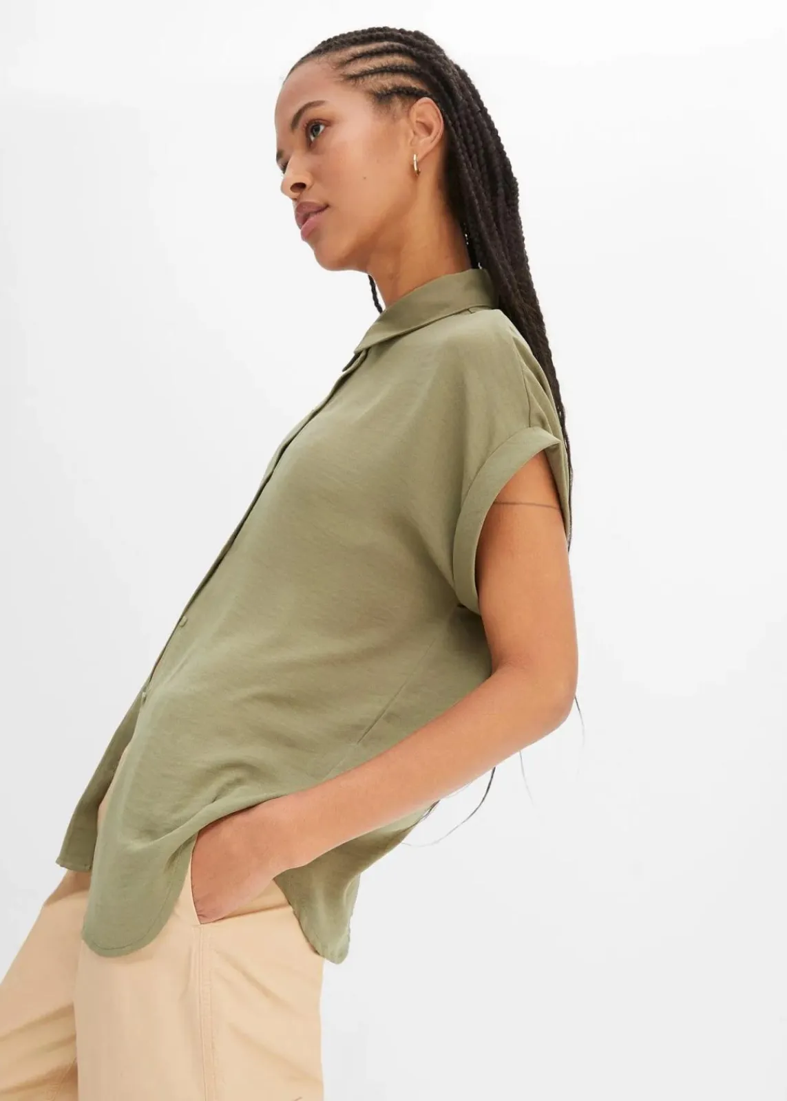 bonprix Blusen & Tuniken|Nachhaltigere Materialien^Kurzarmbluse mit recyceltem Polyester oliv