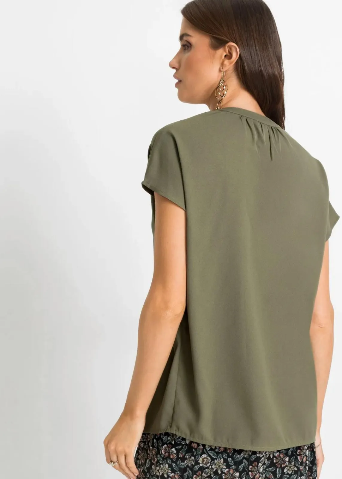 bonprix Blusen & Tuniken|Bekleidung·Jacken & Mäntel^Kurzarmbluse mit verdeckter Knopfleiste oliv