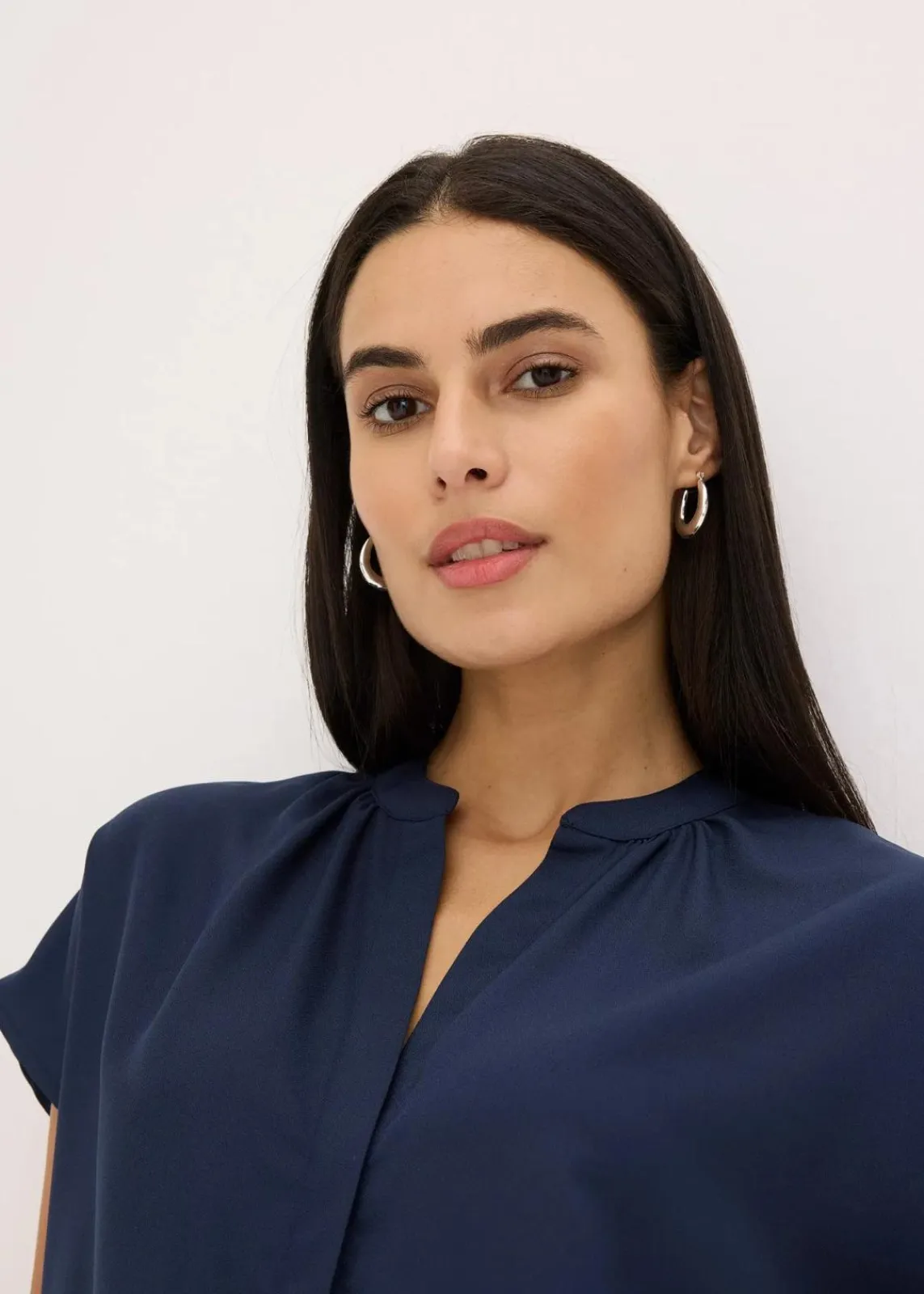 bonprix Blusen & Tuniken|Bekleidung·Jacken & Mäntel^Kurzarmbluse mit verdeckter Knopfleiste dunkelblau