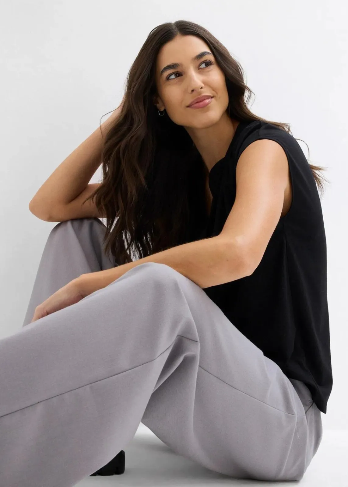 bonprix Shirts & Tops|Nachhaltigere Materialien^Kurzarmshirt mit Henley-Ausschnitt aus Viskosemix schwarz