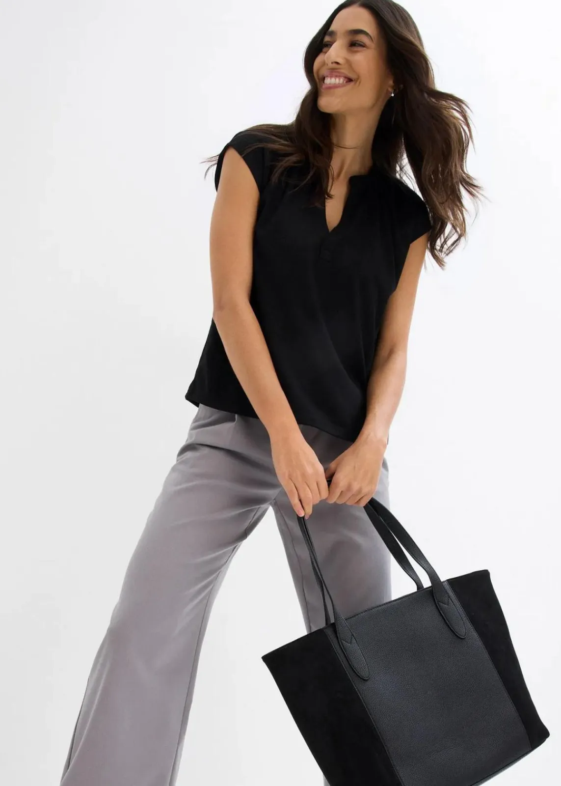 bonprix Shirts & Tops|Nachhaltigere Materialien^Kurzarmshirt mit Henley-Ausschnitt aus Viskosemix schwarz