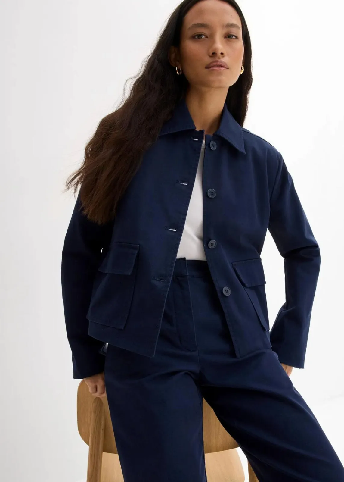 bonprix Bekleidung·Hosen|Zweiteiler & Sets^Kurze Übergangsjacke aus elastischem Bio-Baumwoll-Mix dunkelblau