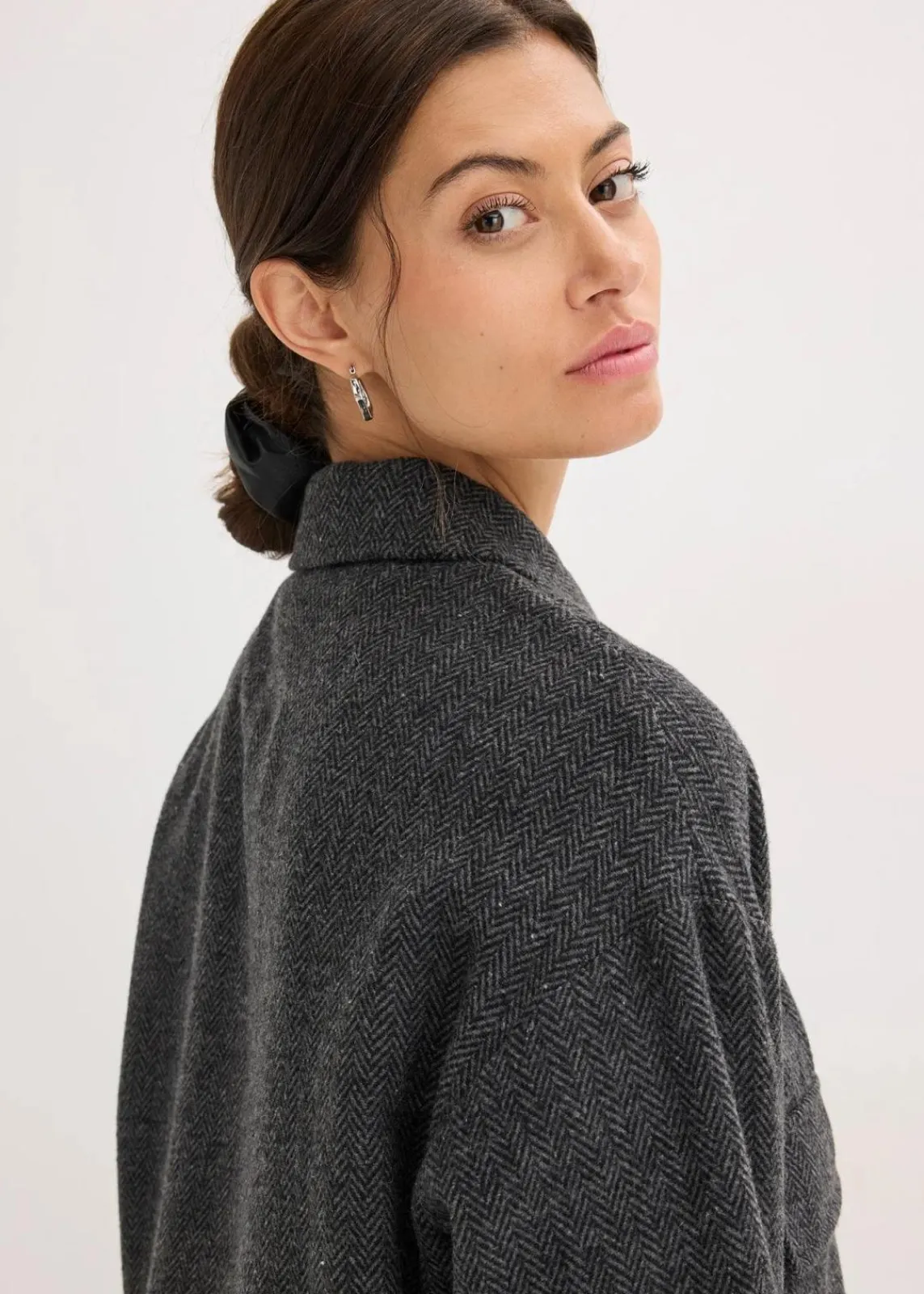 bonprix Bekleidung·Hosen|Jacken & Mäntel^Kurze Jacke anthrazit meliert