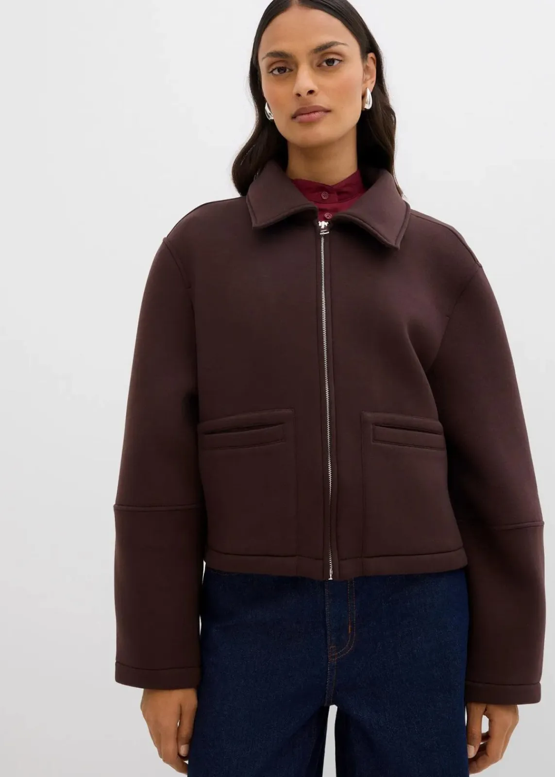bonprix Bekleidung·Hosen|Jacken & Mäntel^Kurze Jacke aus Scuba dunkelbraun