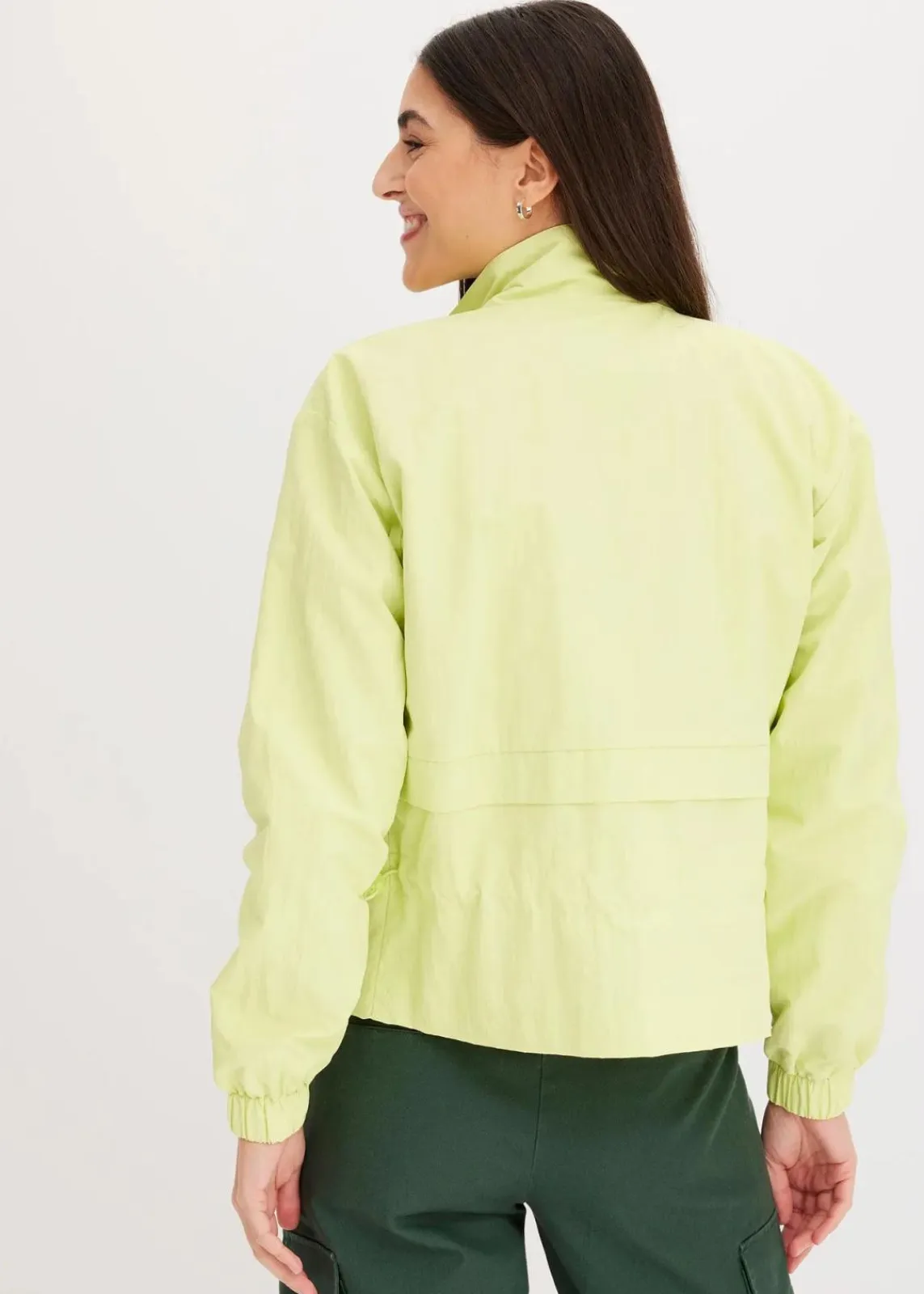 bonprix Jacken & Mäntel|Bekleidung·Hosen^Kurze Jacke mit Taillen-Tunnelzug mintgrün