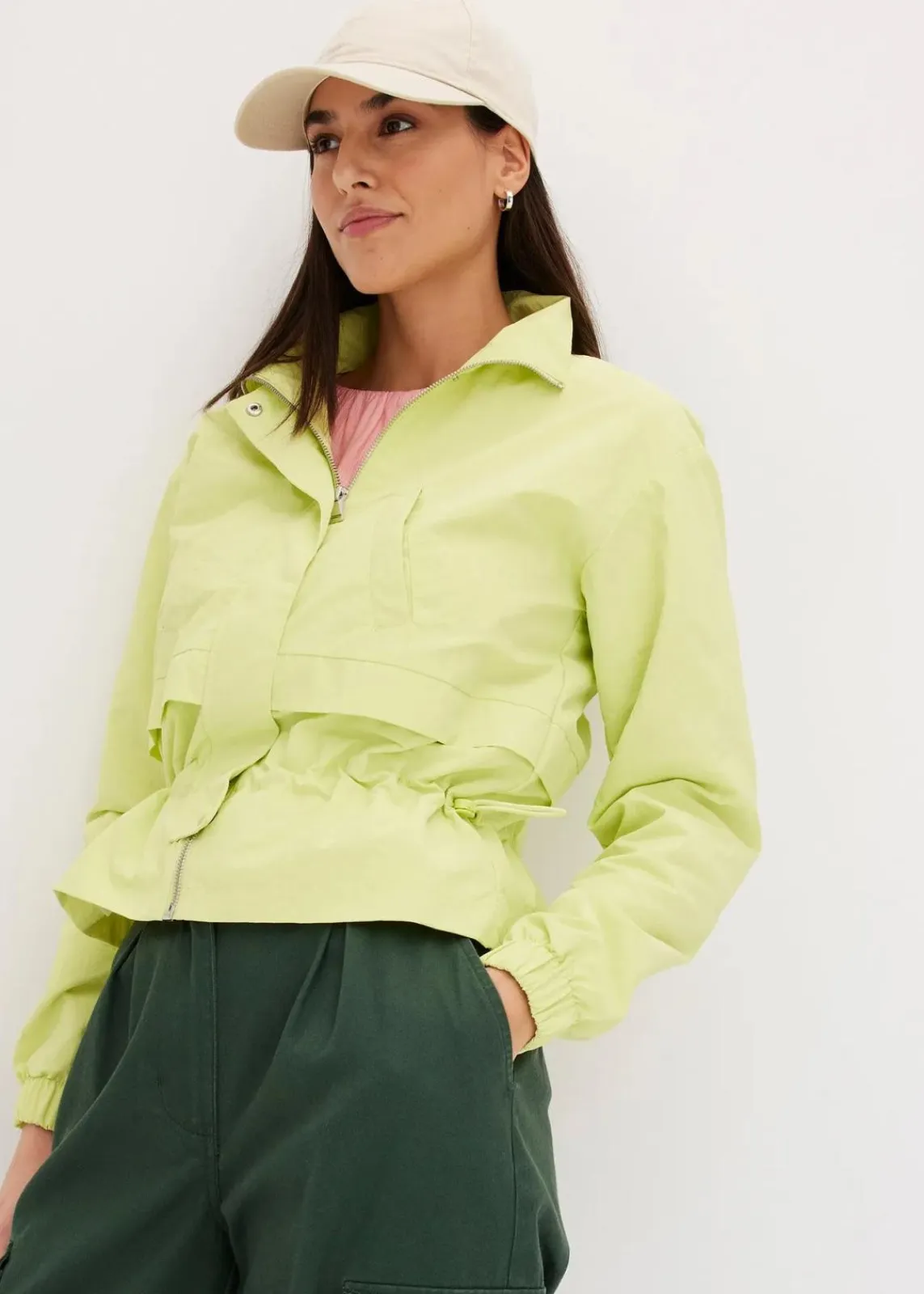 bonprix Jacken & Mäntel|Bekleidung·Hosen^Kurze Jacke mit Taillen-Tunnelzug mintgrün