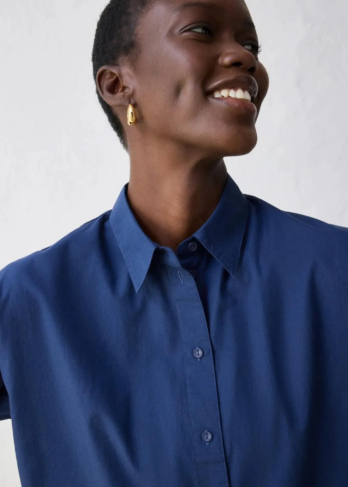 bonprix Blusen & Tuniken|Bekleidung·Jacken & Mäntel^Kurze Oversize Bluse mit Seidenanteil dunkelblau