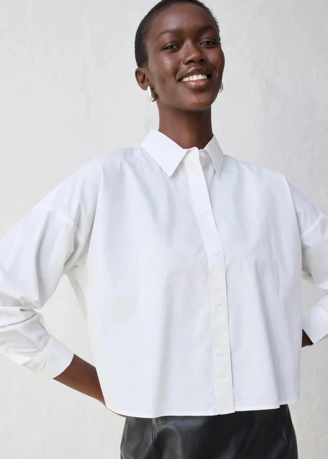 bonprix Bekleidung·Jacken & Mäntel|Blusen & Tuniken^Kurze Oversize Bluse mit Seidenanteil weiß