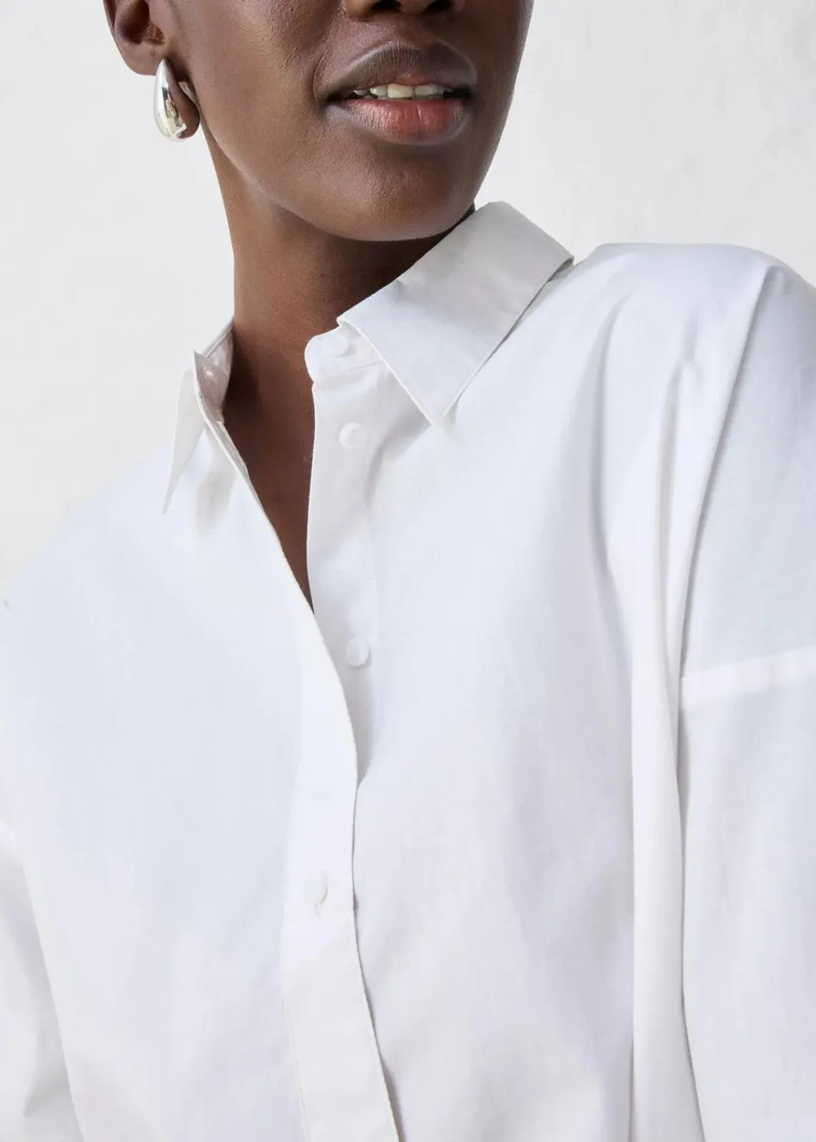bonprix Bekleidung·Jacken & Mäntel|Blusen & Tuniken^Kurze Oversize Bluse mit Seidenanteil weiß