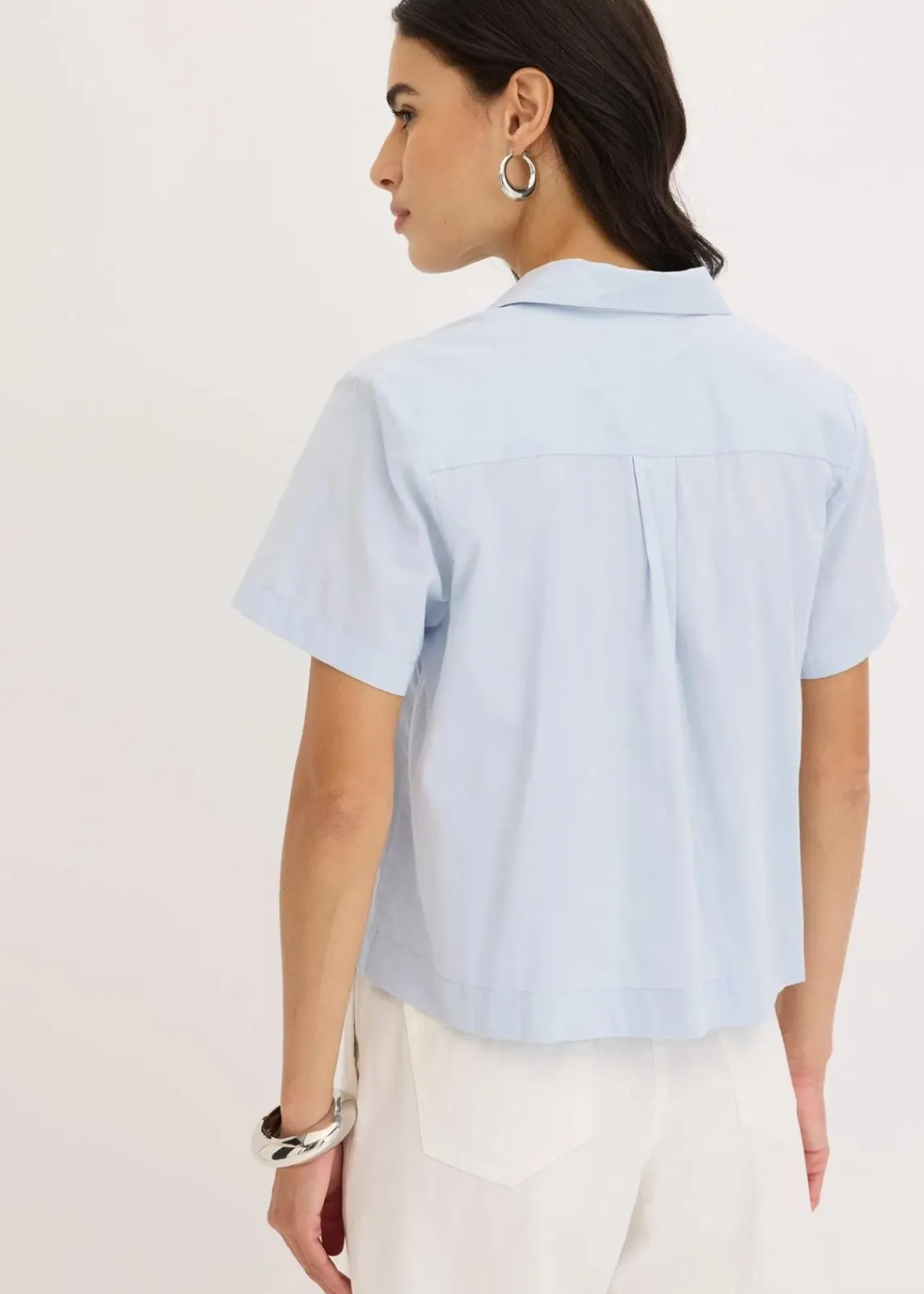 bonprix Bekleidung·Jacken & Mäntel|Blusen & Tuniken^Kurze Popeline - Kurzarmbluse aus Baumwolle puderblau