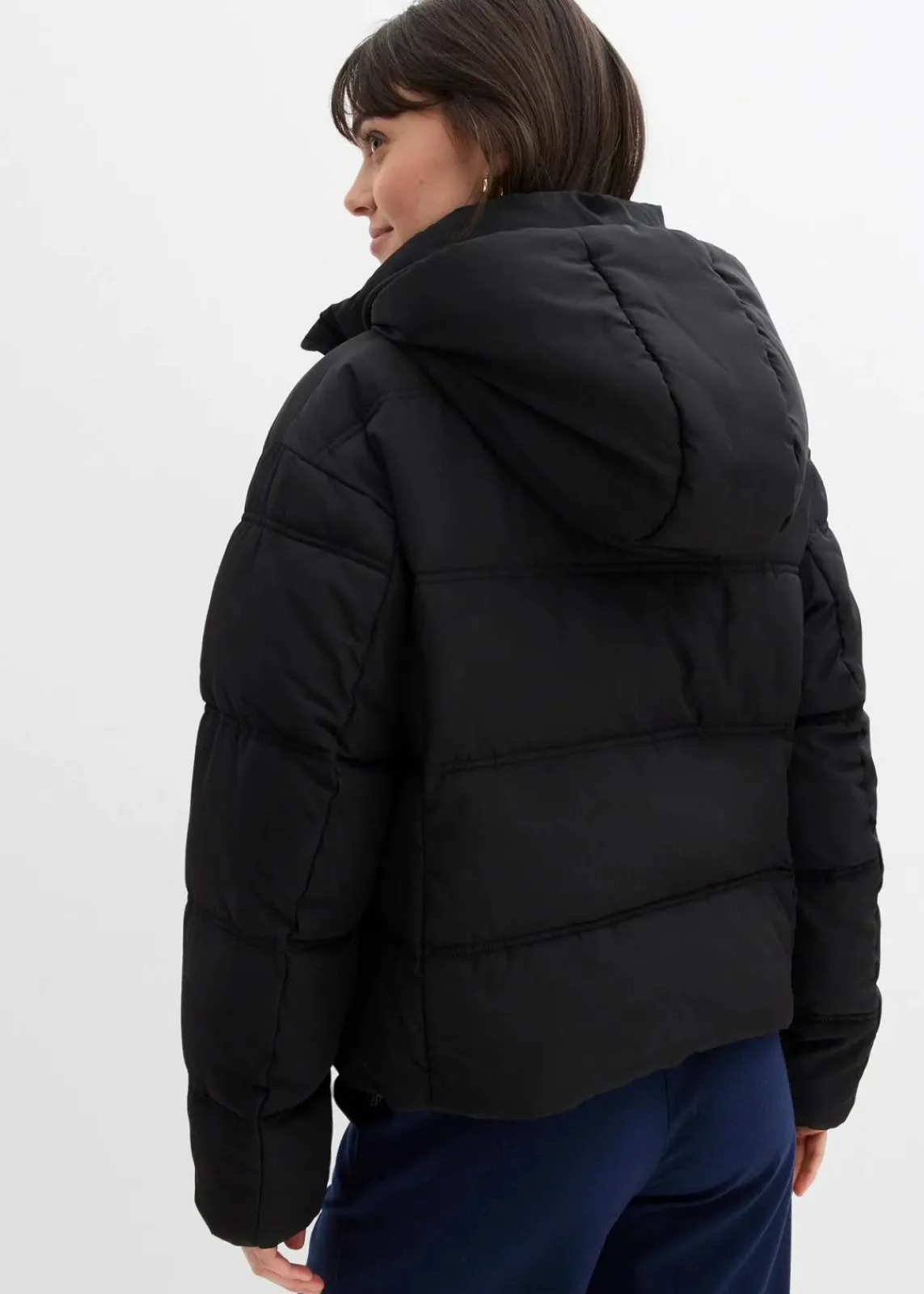 bonprix Bekleidung·Hosen|Nachhaltigere Materialien^Kurze Steppjacke schwarz