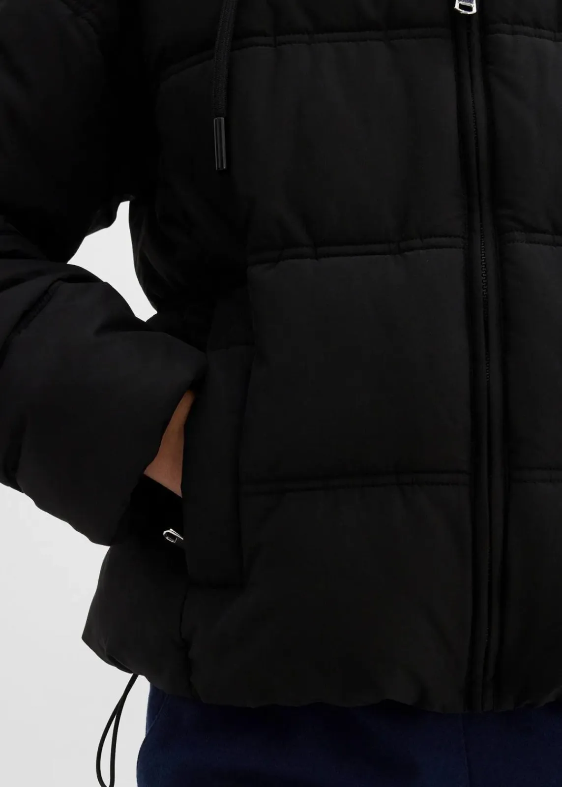 bonprix Bekleidung·Hosen|Nachhaltigere Materialien^Kurze Steppjacke schwarz
