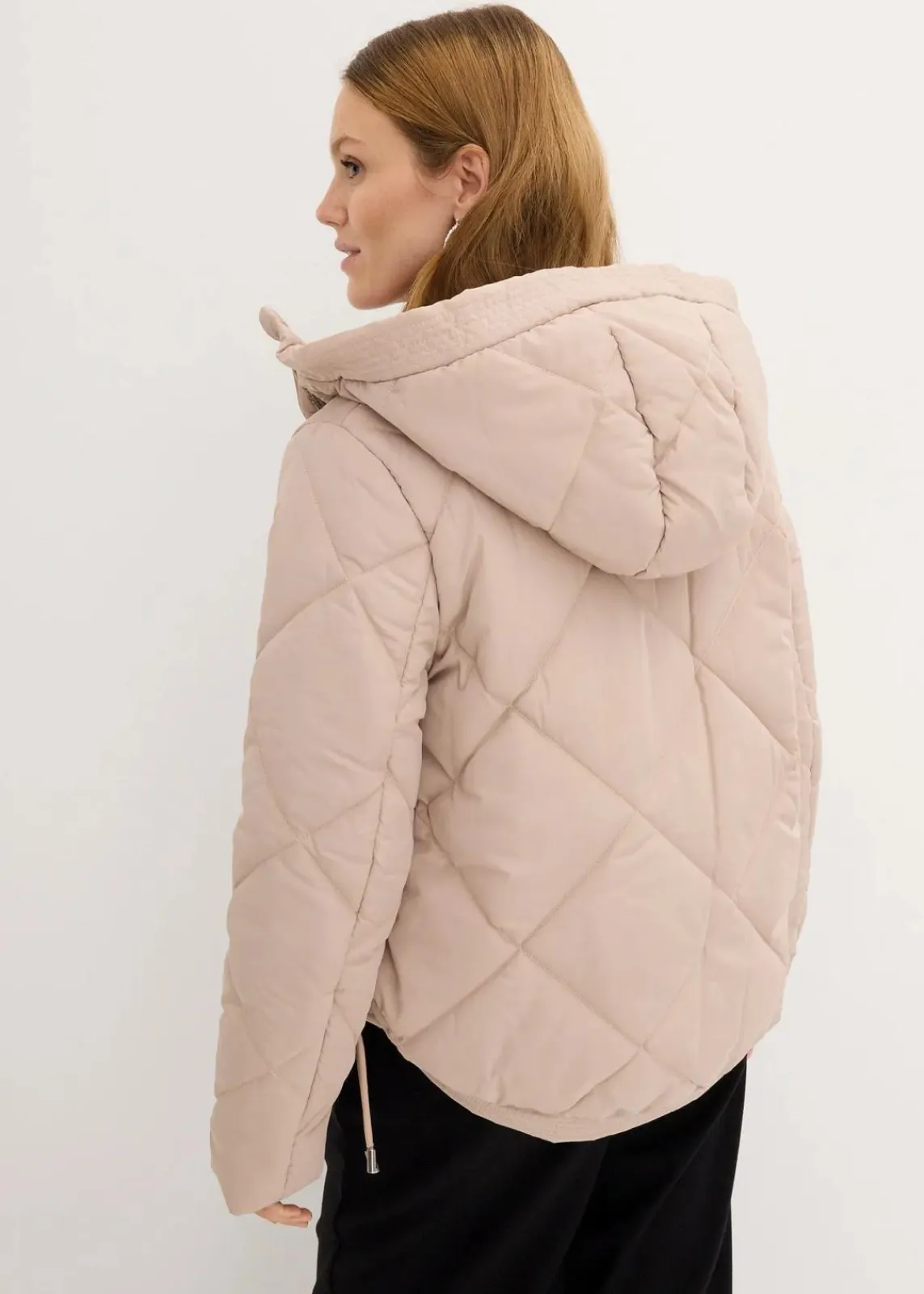 bonprix Bekleidung·Hosen|Jacken & Mäntel^Kurze Steppjacke mit Futter in Kontrastfarbe mandelbeige/hellbraun