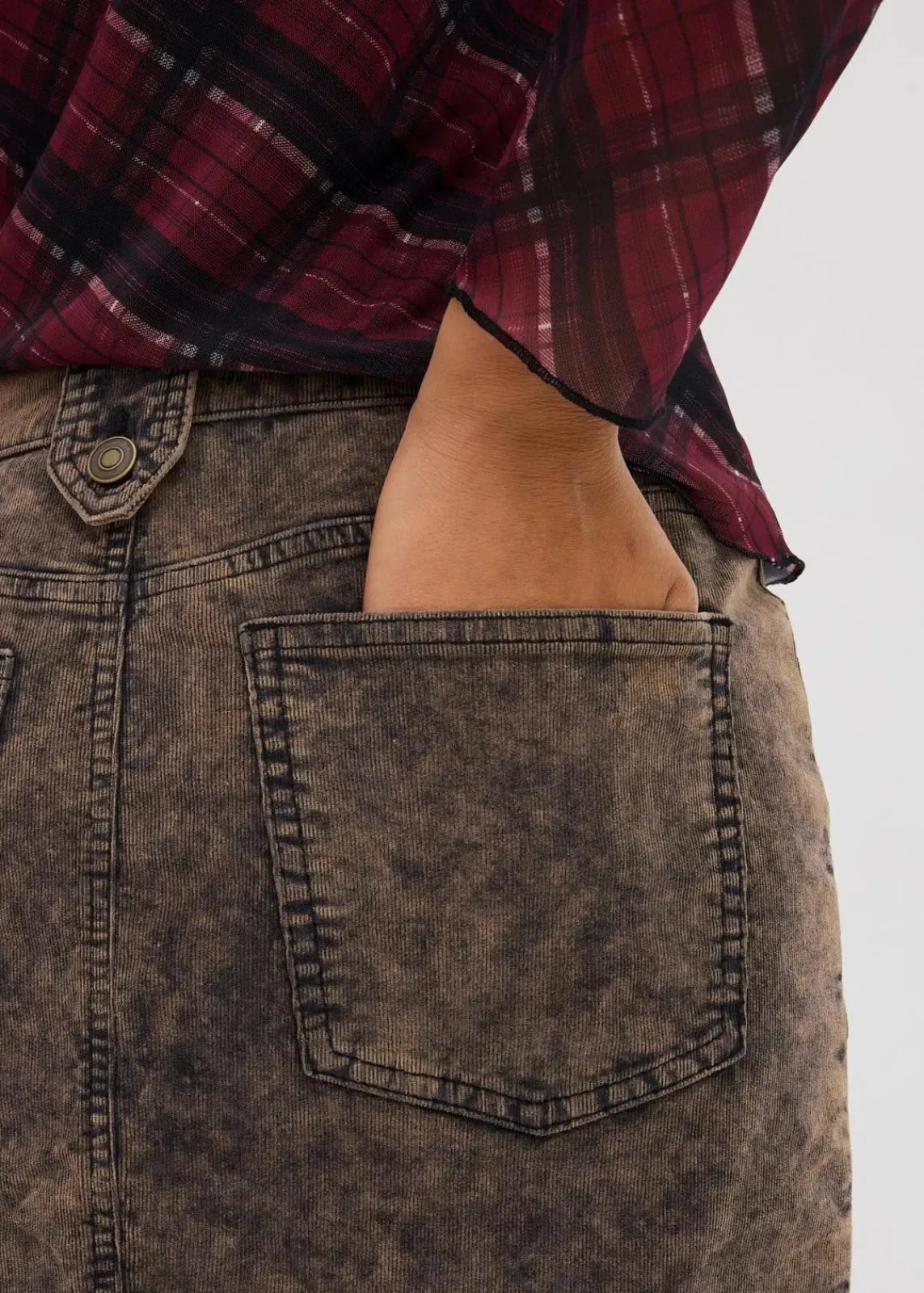 bonprix Nachhaltigere Materialien|Röcke^Kurzer Cordrock in Washed-Optik dunkelbraun
