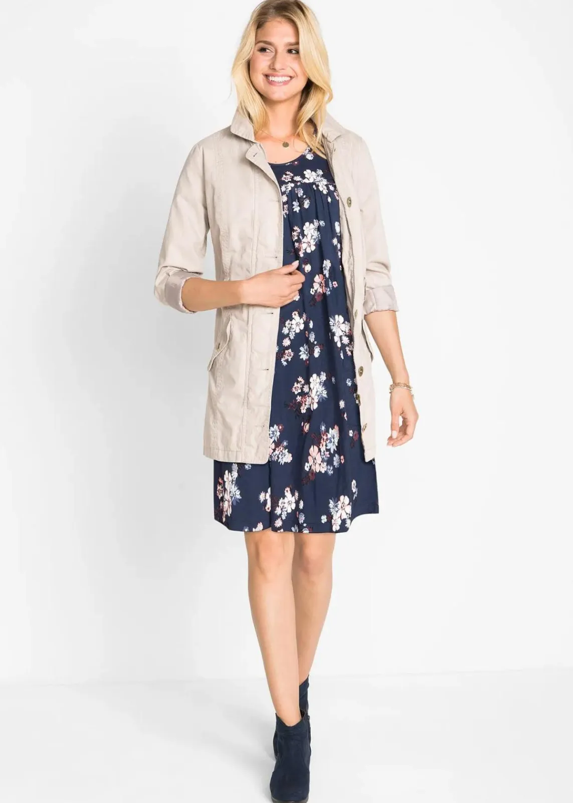 bonprix Bekleidung·Pullover & Strickjacken|Kleider^Kurzes Jerseykleid aus softem Viskose-Mix dunkelblau geblümt