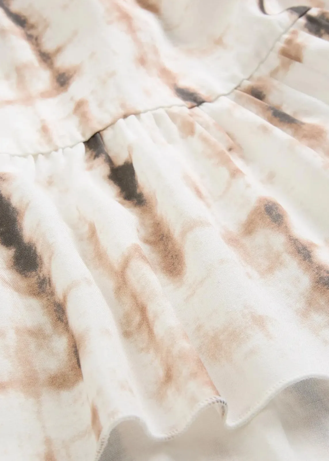 bonprix Bekleidung·Pullover & Strickjacken|Kleider^Kurzes Kleid aus fließender Viskose braun batik bedruckt
