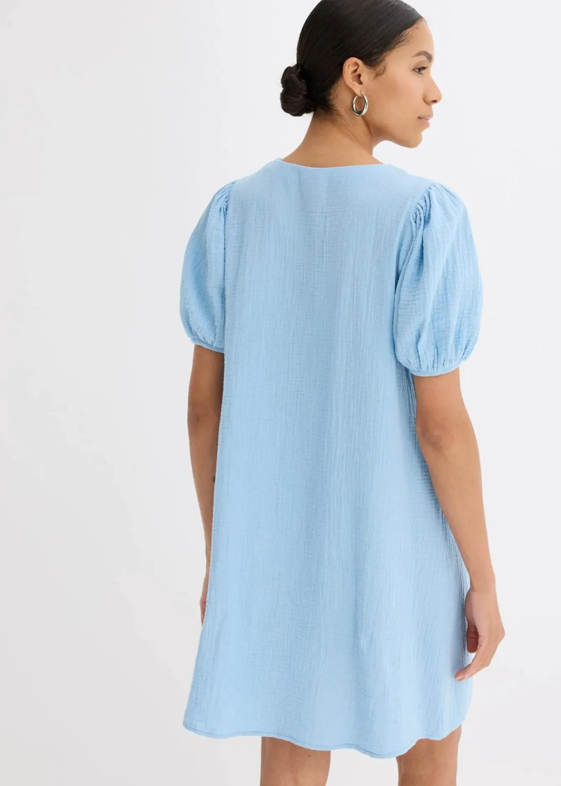 bonprix Kleider|Bekleidung·Pullover & Strickjacken^Kurzes Kleid aus Musselin hellblau