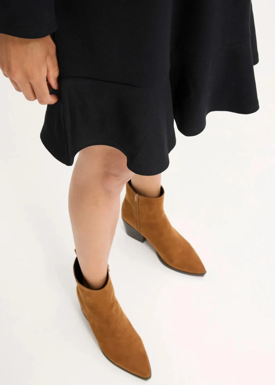 bonprix Bekleidung·Pullover & Strickjacken|Kleider^Kurzes Kleid mit Volant aus Punto di Roma schwarz