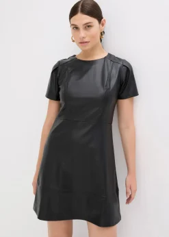 bonprix Bekleidung·Pullover & Strickjacken|Nachhaltigere Materialien^Kurzes Lederimitat-Kleid schwarz