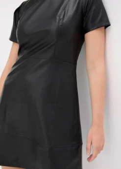 bonprix Bekleidung·Pullover & Strickjacken|Nachhaltigere Materialien^Kurzes Lederimitat-Kleid schwarz
