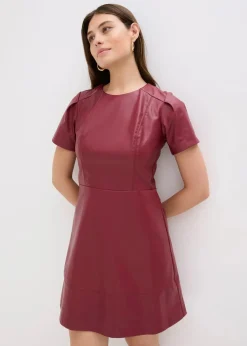 bonprix Kleider|Nachhaltigere Materialien^Kurzes Lederimitat-Kleid bordeaux