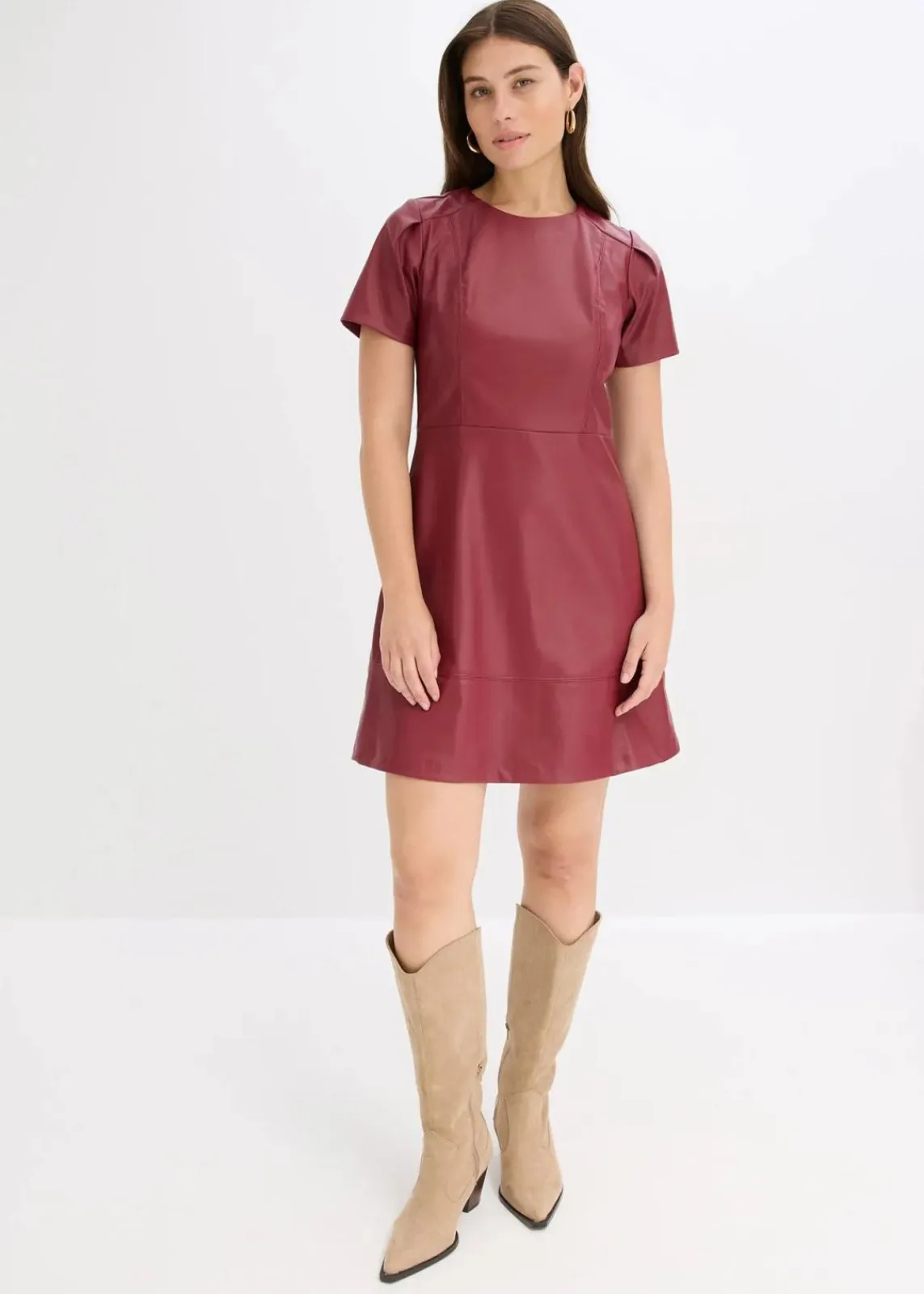 bonprix Kleider|Nachhaltigere Materialien^Kurzes Lederimitat-Kleid bordeaux