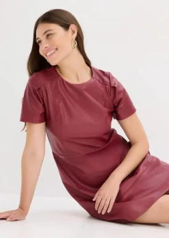 bonprix Kleider|Nachhaltigere Materialien^Kurzes Lederimitat-Kleid bordeaux