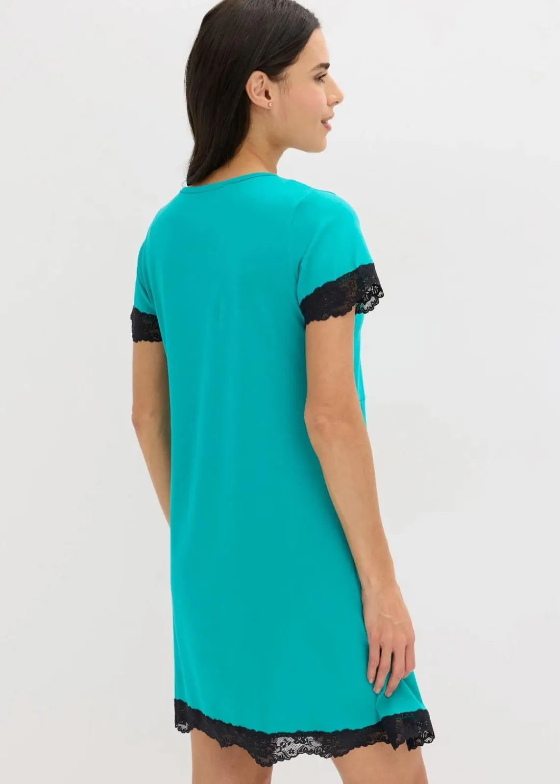 bonprix Nachhaltigere Materialien|Nachtwäsche^Kurzes Nachthemd mit zarter Spitze smaragd