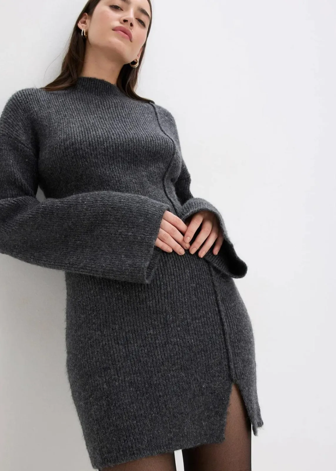 bonprix Kleider|Strickmode^Kurzes Strickkleid mit Wollanteil anthrazit meliert