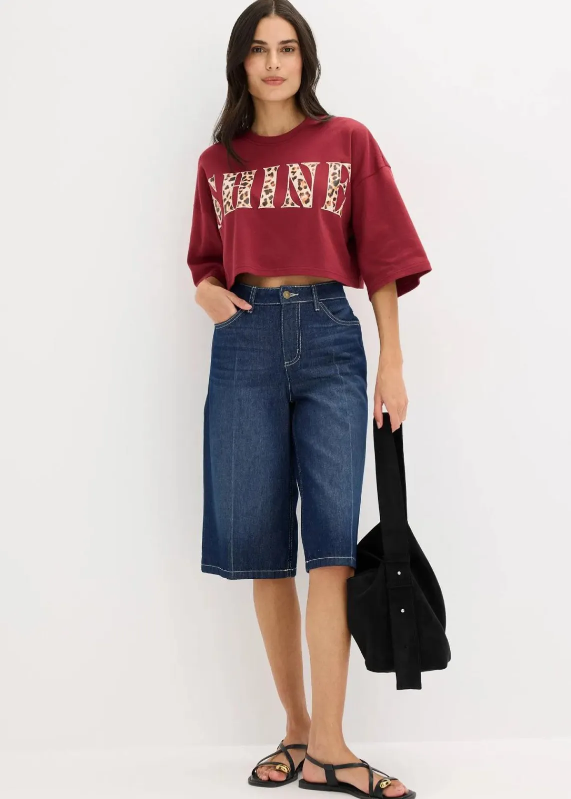 bonprix Shirts & Tops|Nachhaltigere Materialien^Kurzes T-Shirt aus reiner Bio-Baumwolle pflaumenrot leo bedruckt