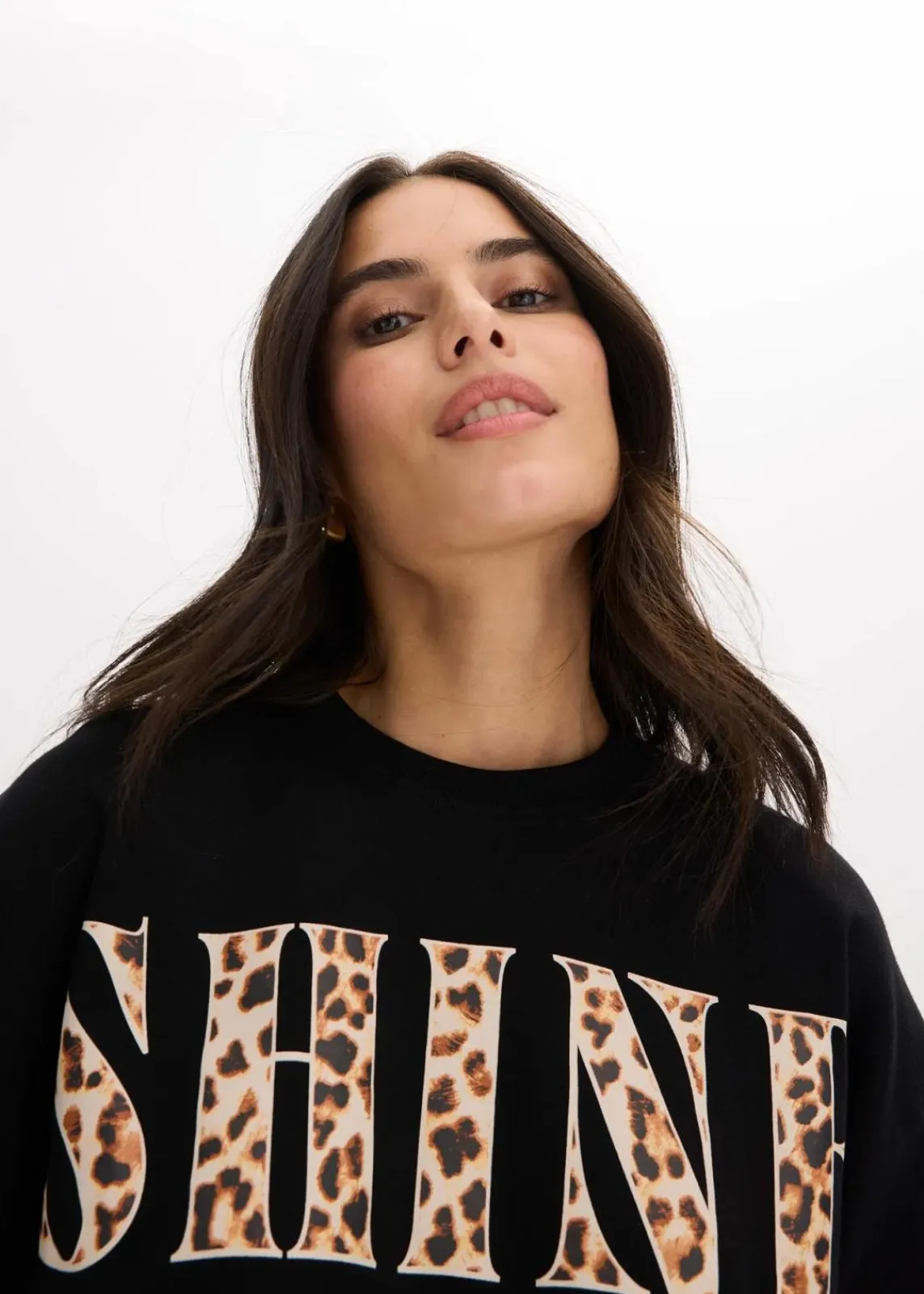 bonprix Nachhaltigere Materialien|Shirts & Tops^Kurzes T-Shirt aus reiner Bio-Baumwolle schwarz leo bedruckt